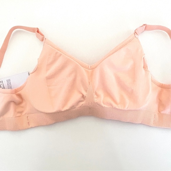 Knix Good to Go Seamless Bra in Homey Peach - Picture 3 of 8